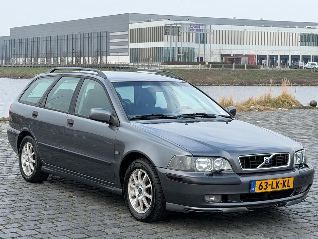 Volvo V40 2.0 Europa Nieuwe APK Cruise-control Trekhaak, Voorwielaandrijving, Gebruikt, 1948 cc, 4 cilinders