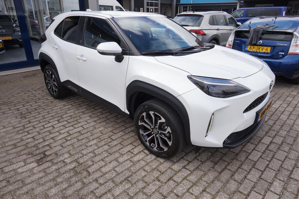 Toyota Yaris Cross 1.5 Hybrid Dynamic Team d , 15dkm Incl 12, 12 maanden, Stof, Gebruikt, Wit