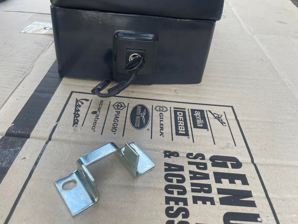 Zadel Vespa PK 50 XL - nieuw met kleine beschadiging, Ophalen of Verzenden, Nieuw, Zadel