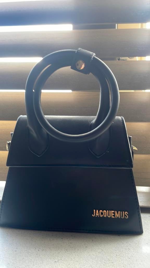 Jacquemus tas, Sieraden, Tassen en Uiterlijk, Tassen | Damestassen, Ophalen of Verzenden, Zo goed als nieuw, Zwart, Handtas