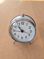 Prachtige Vintage / Retro Wekker wit-zilver €12, Antiek en Kunst, Antiek | Klokken, Ophalen of Verzenden