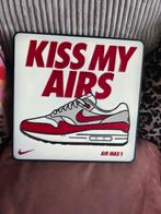 Reclame Nike Air Max 1 'Kiss My Airs' Lichtbak, Ophalen of Verzenden, Zo goed als nieuw, Lichtbak of (neon) lamp