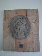 Stoer en sober ornament., Ophalen