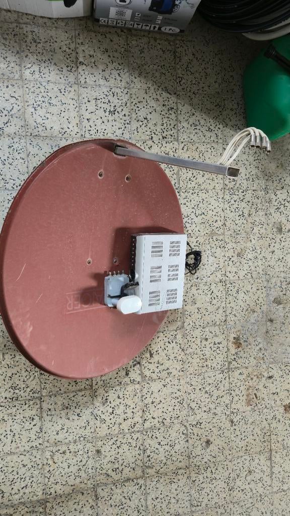 Schotelantenne met 4 koppen en Axe ontvanger, Audio, Tv en Foto, Schotelantennes, Ophalen, Overige merken