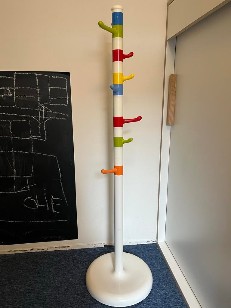 IKEA Kinderkapstok Memphis - Kleurrijk & Verstelbaar, Ophalen, Kunststof, Gebruikt, 100 tot 150 cm