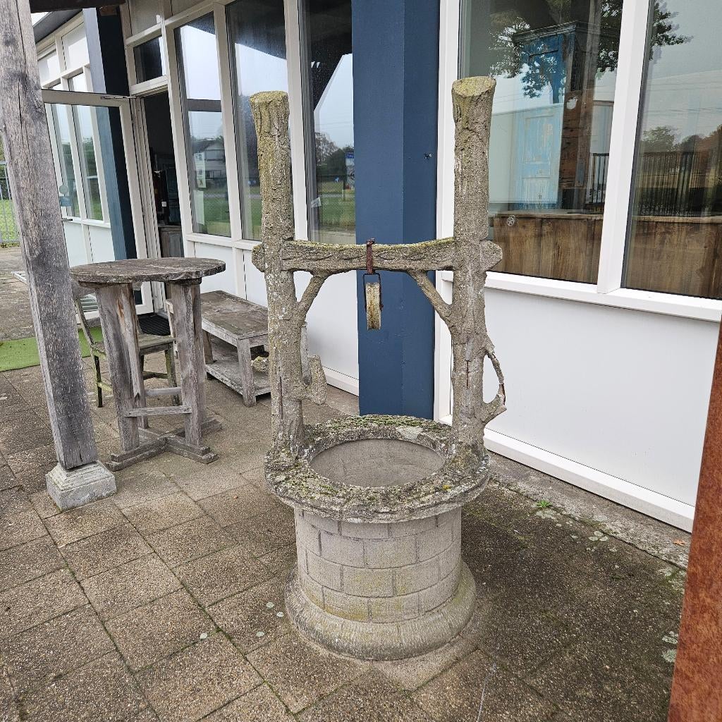 antieke water put, Ophalen