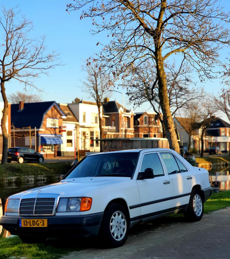 Mercedes-Benz 200-Serie 2.6 260 E K6 1986 Wit, Auto's, Mercedes-Benz, 1340 kg, Wit, Handgeschakeld, Sedan