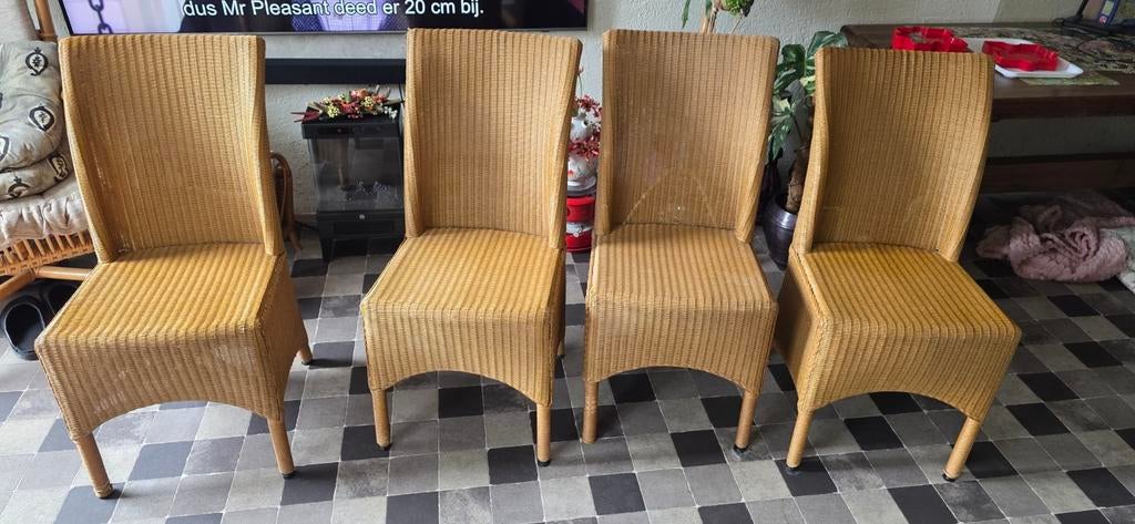 Diverse eetstoelen: riet, stof/hout en kunststof, Ophalen, Gebruikt, Bruin, Vier