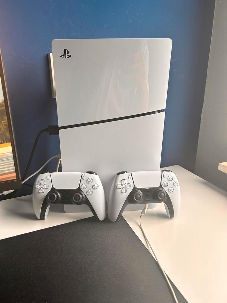 PlayStation 5 disc edition met 2 controllers!, Spelcomputers en Games, Spelcomputers | Sony PlayStation 5, Zo goed als nieuw, Playstation 5