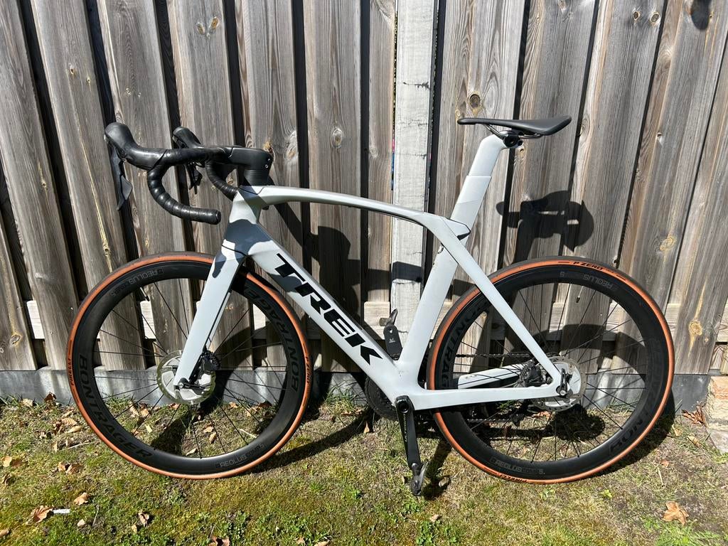 TREK Madone SLR6 Disc (Gloss Quicksilver), Fietsen en Brommers, Fietsen | Racefietsen, 28 inch, Carbon, Heren, Zo goed als nieuw