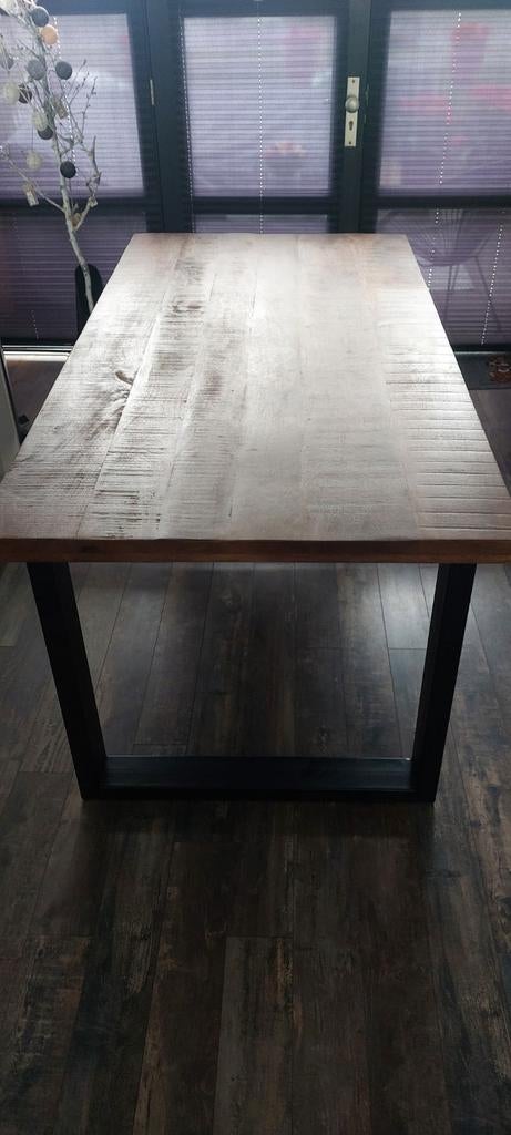 Robuuste eettafel met metalen onderstel, 50 tot 100 cm, Zo goed als nieuw, Vijf personen of meer, 150 tot 200 cm