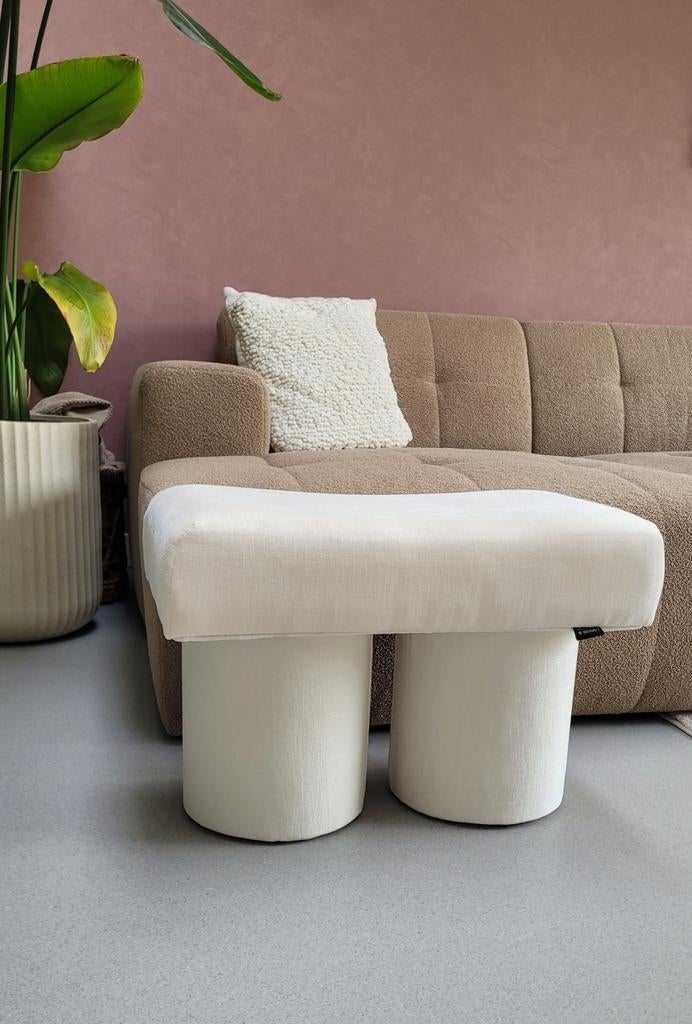 Poef Ollie Loods5 - Crèmekleurige voetenbank, Ophalen, 75 tot 100 cm, Zo goed als nieuw, Modern, Organisch