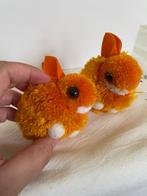 Vintage Pasen 2 oranje pompom konijnen Rookvrij huis zgan, Ophalen of Verzenden, Zo goed als nieuw