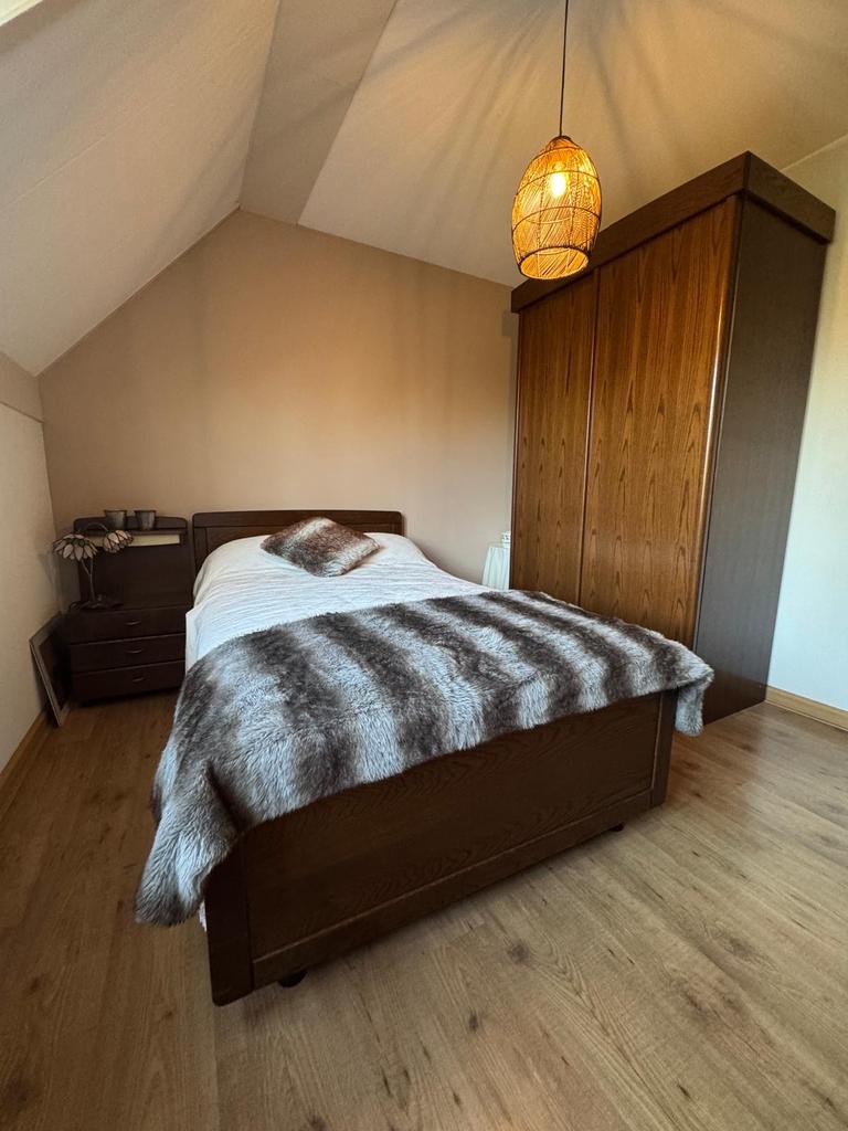 Eénpersoons bed (elektrisch)met kast en nachtkastje, Ophalen, Eenpersoons, Bruin, 120 cm