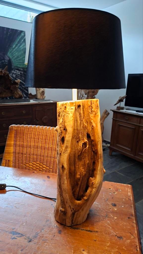 Unieke Acacia Houten Tafellamp met Zwarte Kap, Ophalen, 50 tot 75 cm, Zo goed als nieuw, Rustiek, Modern, Landelijk, Natuurlijk