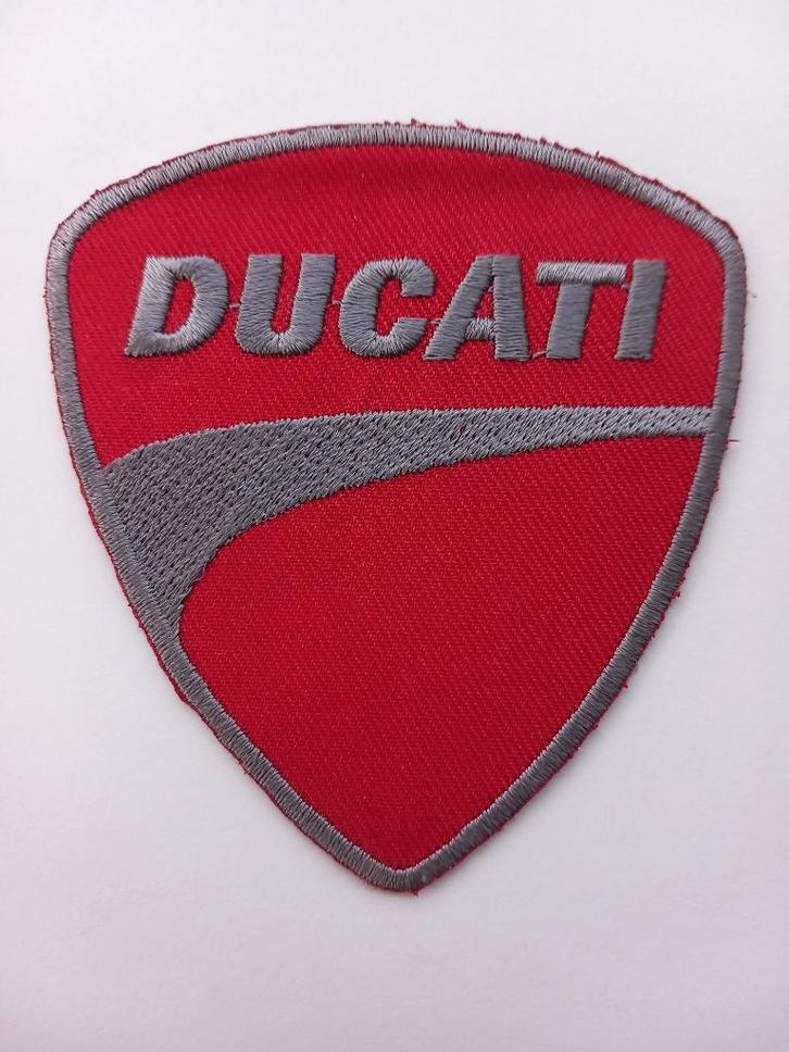 Ducati patch badge opnaai embleem 7 bij 8 cm, Verzamelen, Automerken, Motoren en Formule 1, Nieuw, Motoren, Verzenden