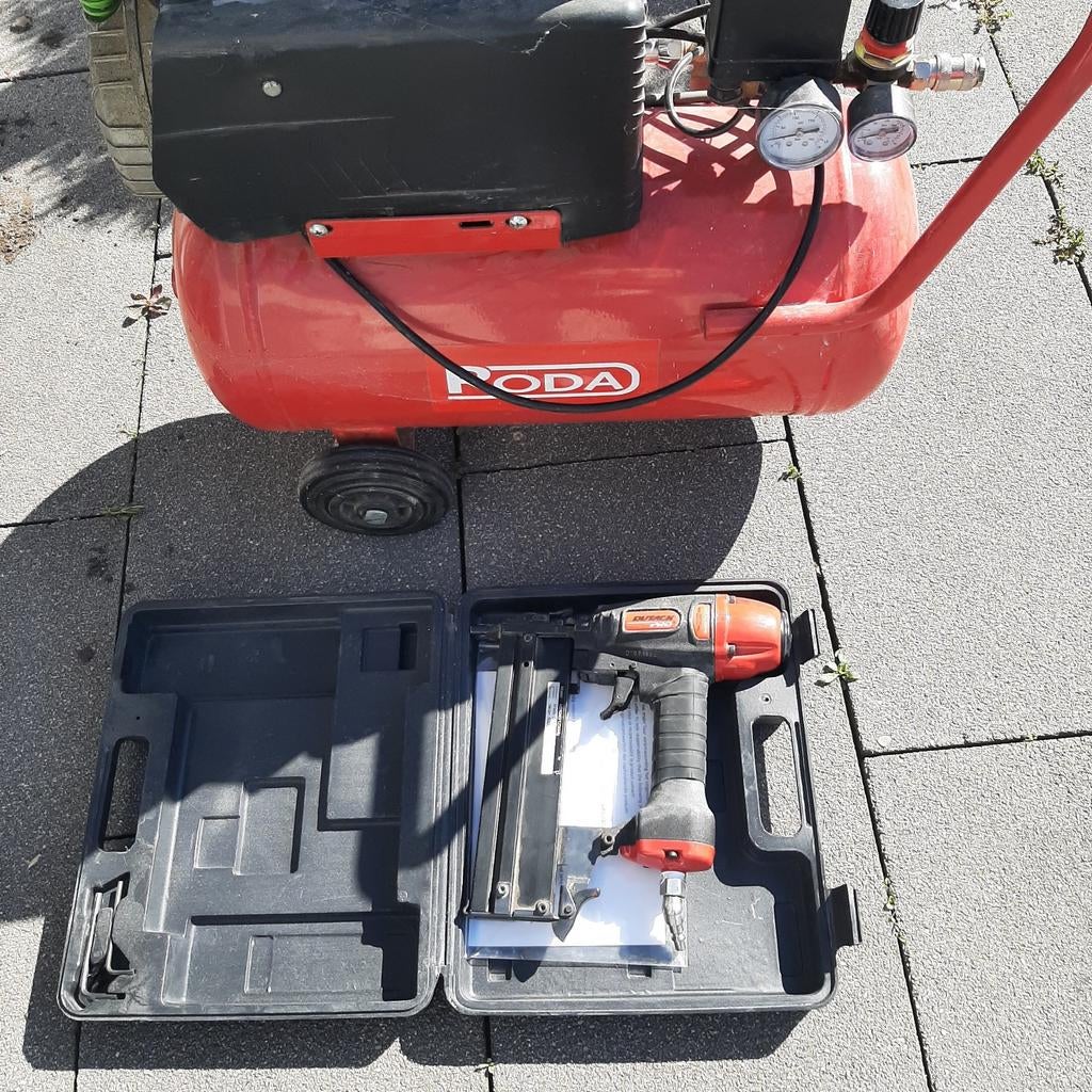 Roda Compressor 2.5M-50L met tacker en accessoires, Doe-het-zelf en Verbouw, Gebruikt, 6 tot 10 bar, Ophalen of Verzenden, 25 tot 100 liter