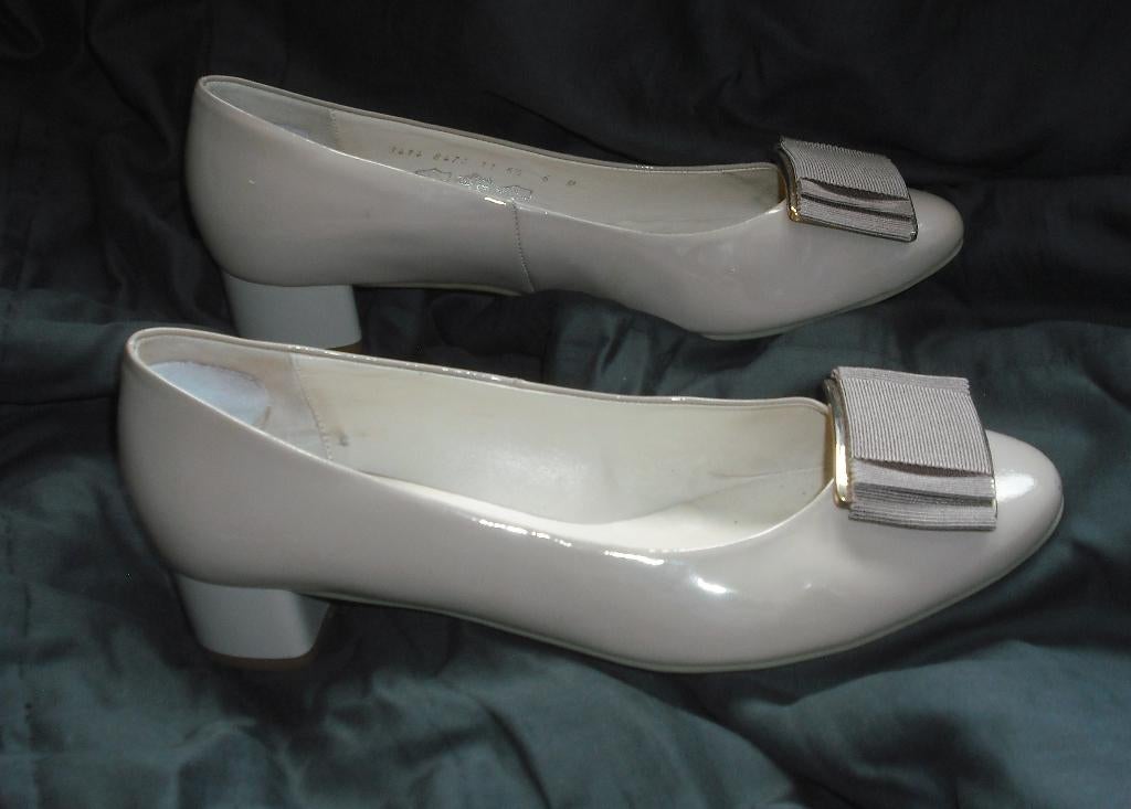 pumps maat 40 met laag hakje merk : Hög, Kleding | Dames, Schoenen, Pumps, Overige kleuren, Ophalen of Verzenden, Zo goed als nieuw