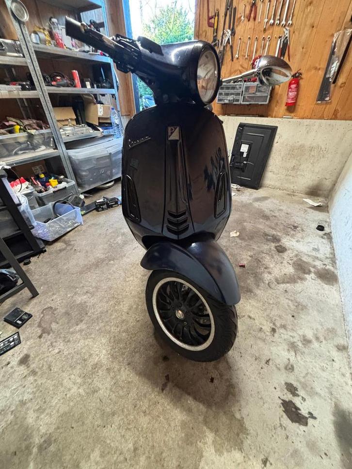 Vespa sprint, Fietsen en Brommers, Snorfietsen en Snorscooters, Zo goed als nieuw, Vespa, Benzine, Ophalen of Verzenden