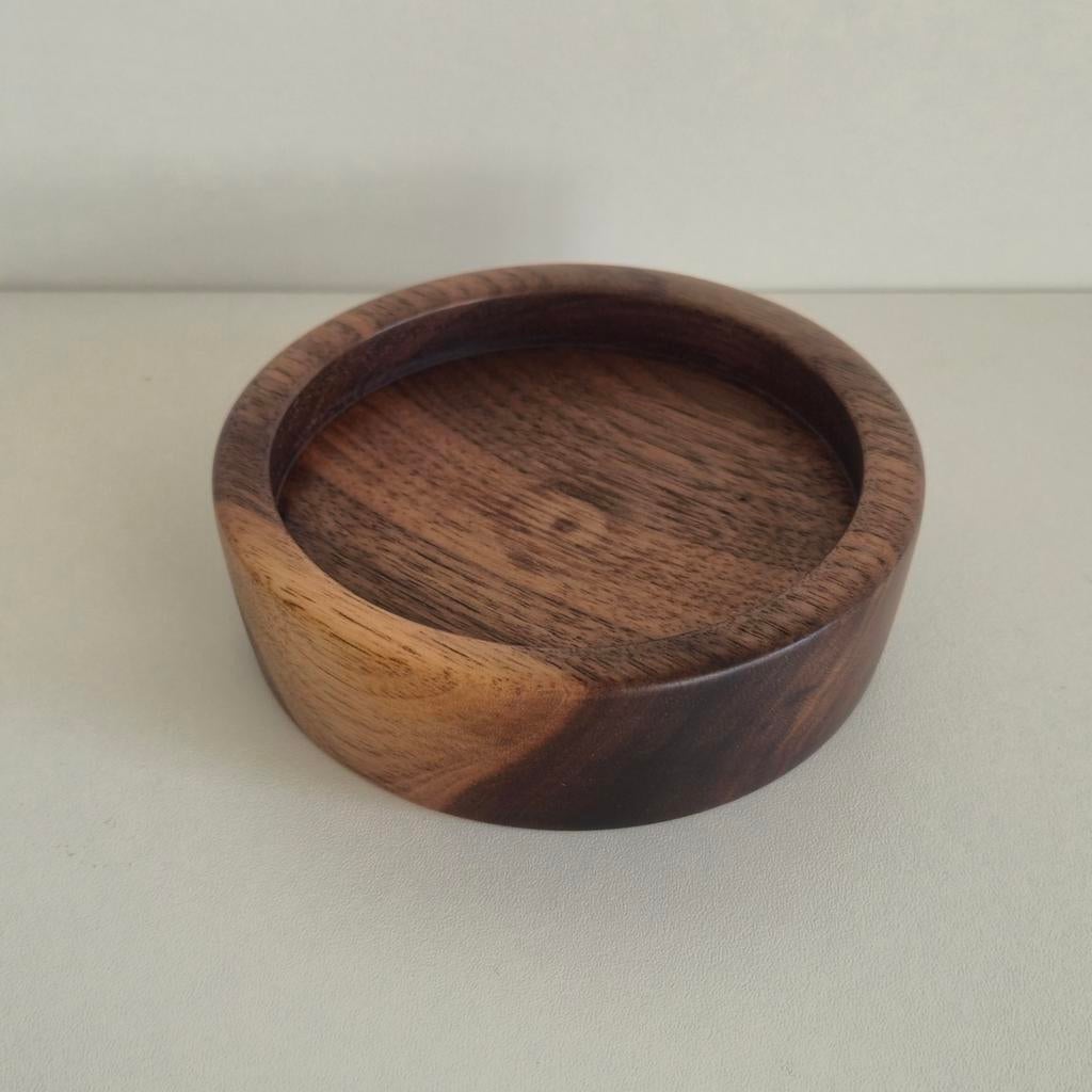 Handgedraaide houten schaal van notenhout, Huis en Inrichting, Ophalen, Schaal, Rond, Nieuw