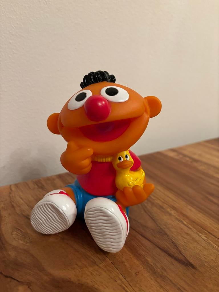 Vintage Ernie Sesamstraat figuur met badeendje, Verzamelen, Ophalen, Gebruikt
