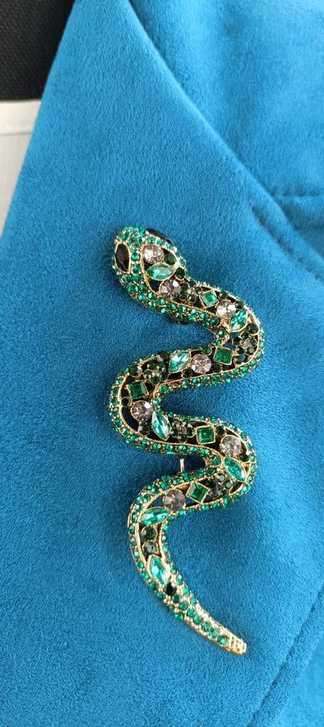 Trendy Slang broche met strass, Sieraden, Tassen en Uiterlijk, Broches, 10 cm of meer, Overige materialen, Onbekend, Nieuw