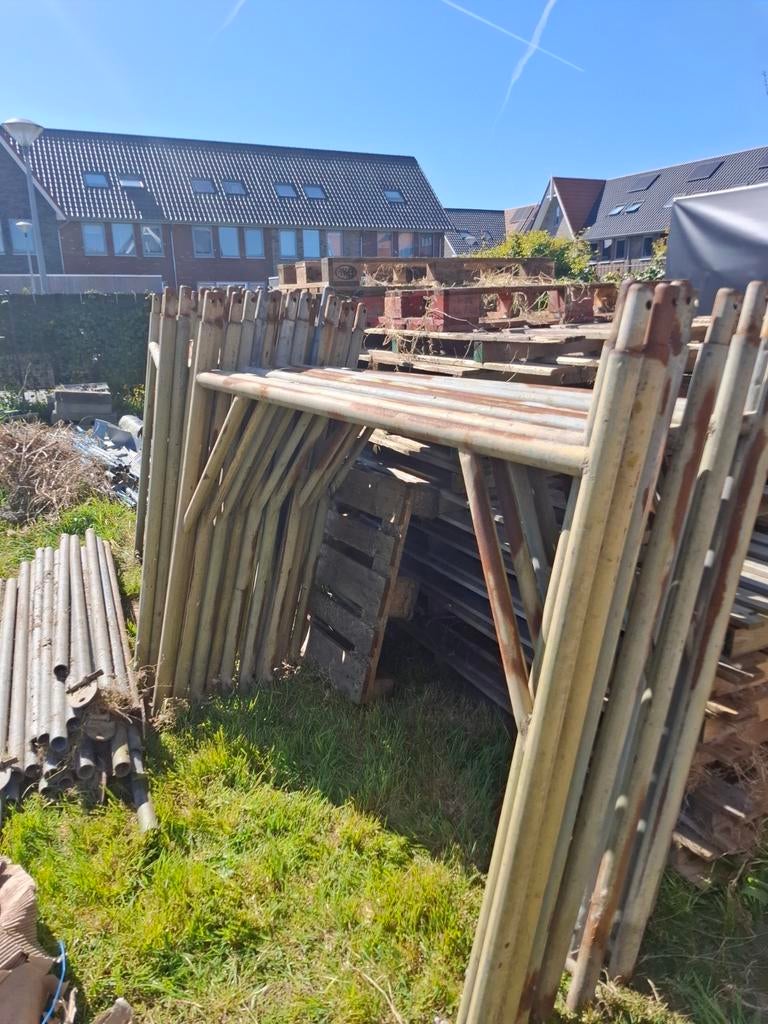 Steigerpakket: 50 Hjukken, Buizen, Klemmen, Ankers & Planken, Doe-het-zelf en Verbouw, Steigers, Ophalen, Gevelsteiger, 5 meter of hoger