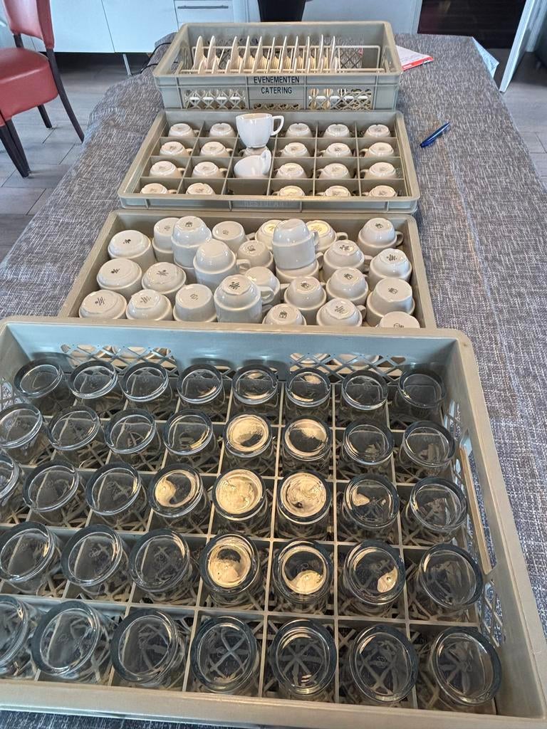 Grote partij witte schotels, kopjes en borden (horeca), Huis en Inrichting, Keuken | Servies, Gebruikt, Ophalen of Verzenden, Effen