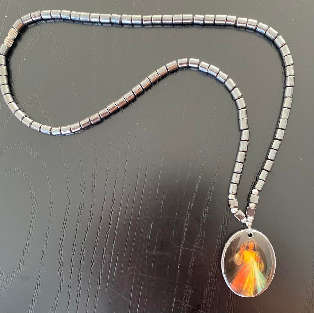 Edelstenen ketting hematiet met -Jezus- hanger, Ophalen of Verzenden, Zo goed als nieuw, Steen of Mineraal