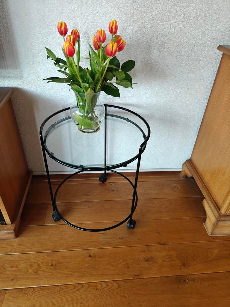 Bijzettafel metaal met ronde glasplaat, Huis en Inrichting, Tafels | Bijzettafels, Minder dan 55 cm, Metaal of Aluminium, Rond