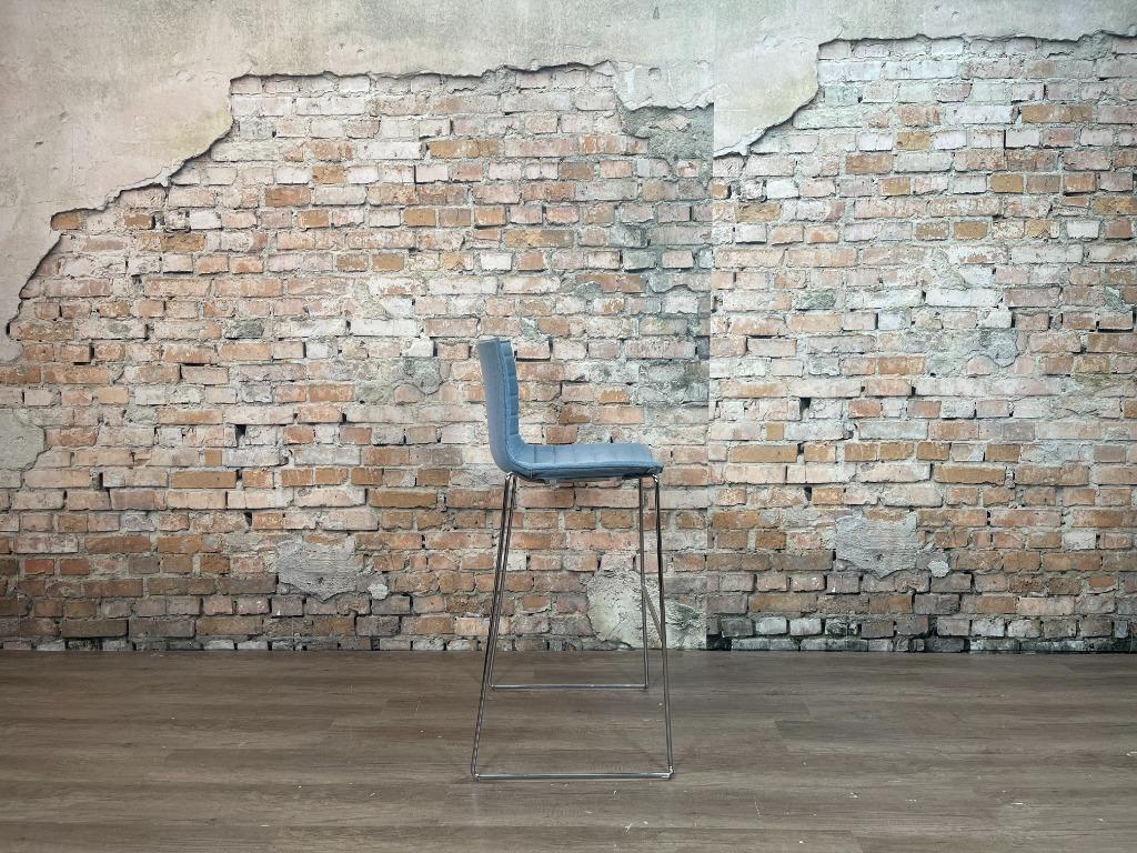 Arper Catifa 46 bar stool blauw bij TheReSales, Huis en Inrichting, Barkrukken, Ophalen of Verzenden, Zo goed als nieuw, Metaal