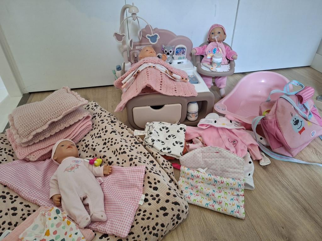 Nenuco poppen verzorgingstafel met Babyborn (klein), Ophalen of Verzenden, Zo goed als nieuw