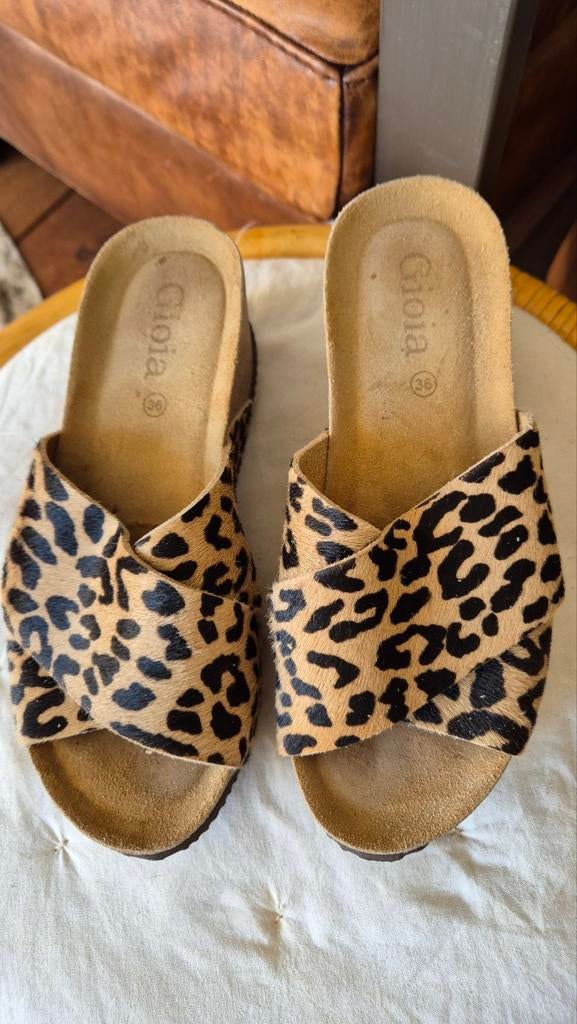 Gioia zgan leren suede panter slippers sandalen mt 36, Bruin, Zo goed als nieuw, Gioia, Sandalen of Muiltjes