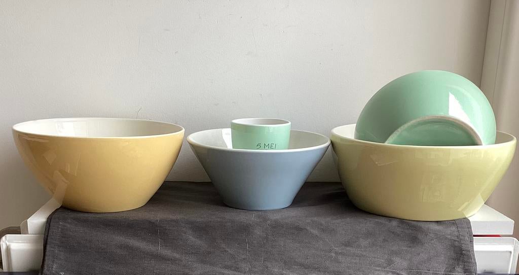 Vier grote pastel schalen plus beker Maastricht, Ophalen, Gebruikt, Groen, Schaal