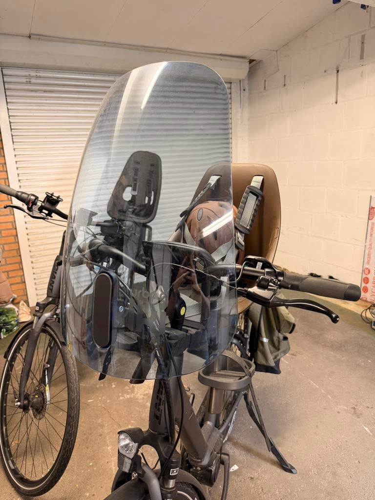 Urban iki voorzitje en helm, Fietsen en Brommers, Fietsaccessoires | Fietsstoeltjes, Voetsteuntjes, 0 t/m 18 kg, Voorzitje, Ophalen of Verzenden