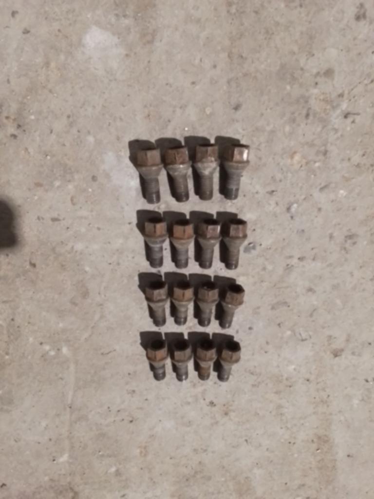 WIELBOUTEN PEUGEOT 107 / CITROËN C1  / TOYOTA AYGO, Niet ingevuld, Gebruikt, Citroën, Niet ingevuld