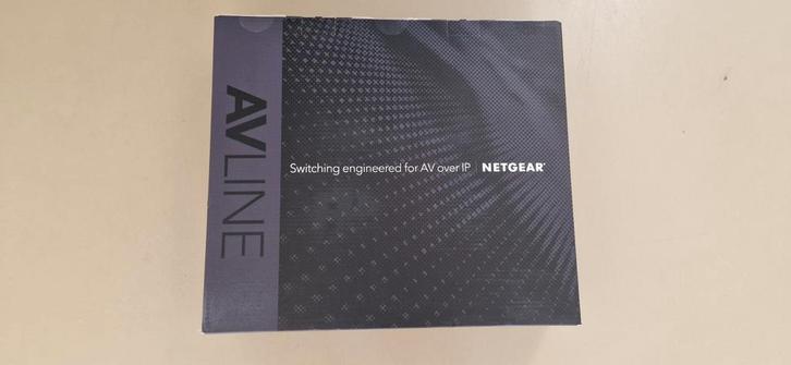 NETGEAR M4250-26G4F-POE++ Managed Switch (GSM4230UP), Computers en Software, Netwerk switches, Nieuw, Ophalen of Verzenden