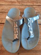 Fitflop slippers met grote 'strassstenen'.maat 40/41, Kleding | Dames, Schoenen, Slippers, Ophalen of Verzenden, Fitflop, Grijs