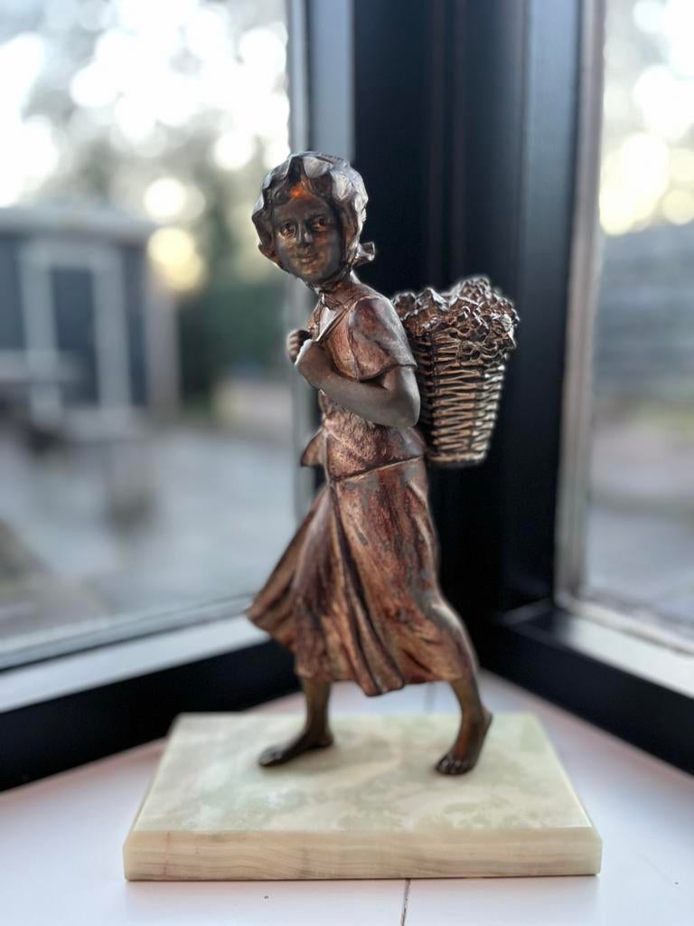 Art deco bronzen beeldje, meisje met druiven, Antiek en Kunst, Ophalen of Verzenden
