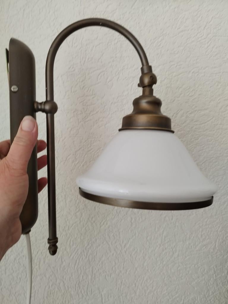 Wandlamp brons met glazen kelk, Ophalen