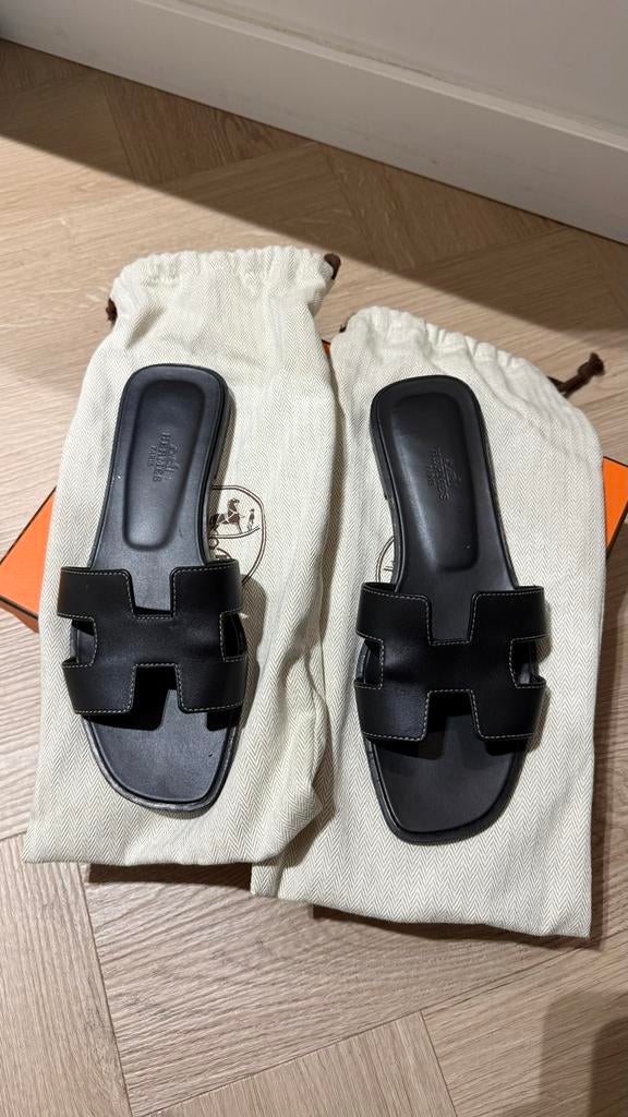 Hermes Oran Sandalen Zwart, Ophalen, Zo goed als nieuw, Zwart, Sandalen of Muiltjes