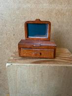 Toilet kastje ( spiegel nep) hxbxd 5.5x5.5x2.7cm - hout, Ophalen of Verzenden, Zo goed als nieuw, Poppenhuis
