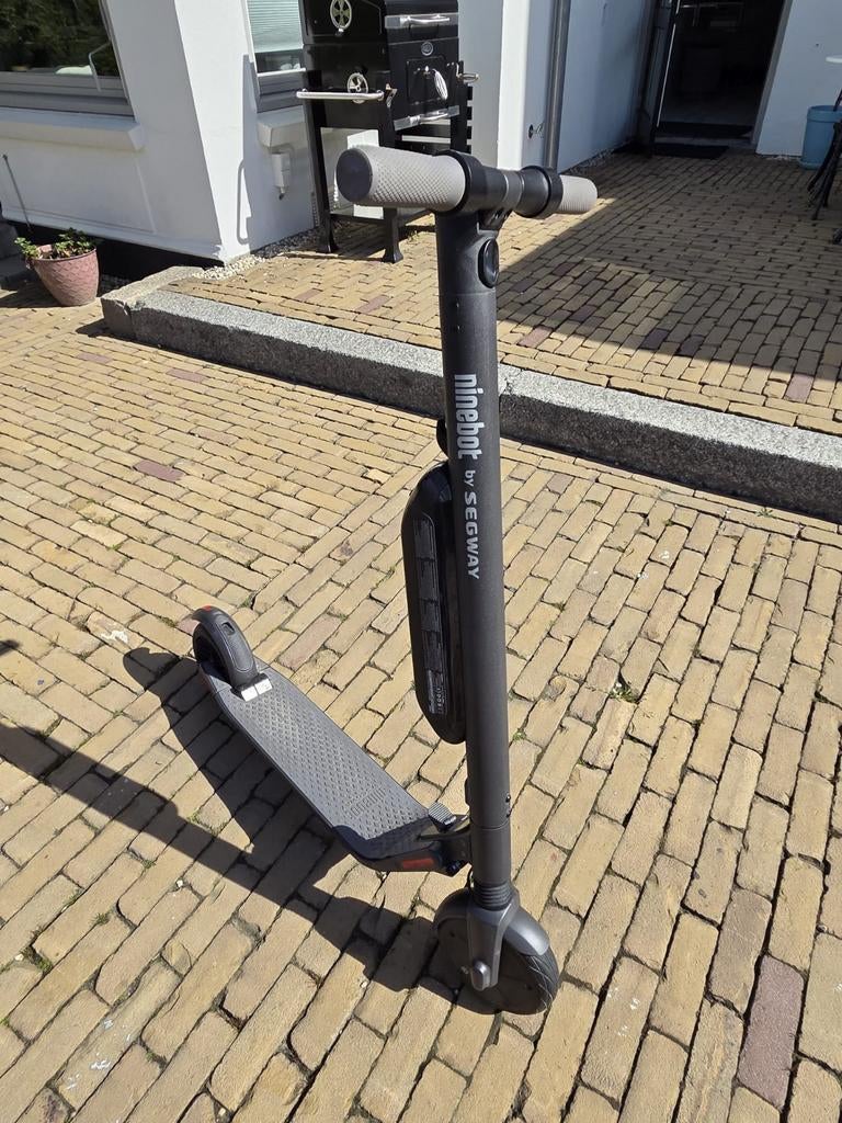 Elektrische step scooter van ninebot by segway, Fietsen en Brommers, Steps, Ophalen of Verzenden, Elektrische step (E-scooter)