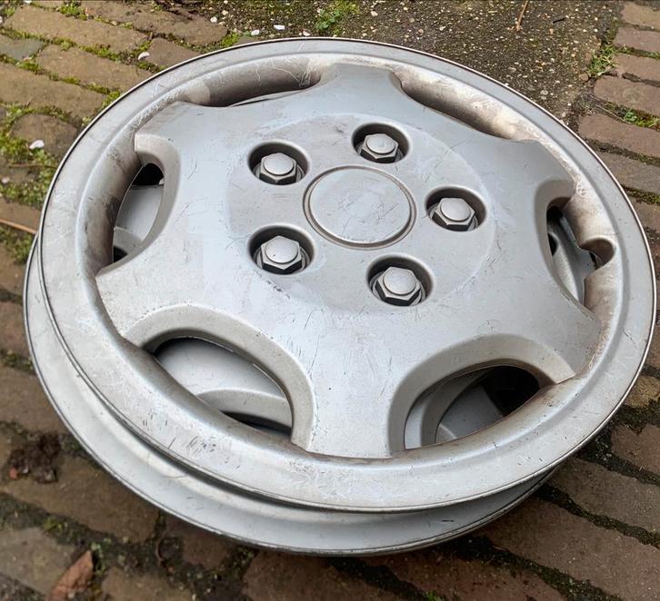 Set van 4 gebruikte wieldoppen 15 inch (Utrecht-West), Auto diversen, Wieldoppen, Gebruikt, Ophalen