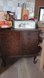 Antieke kast met uitschuifbare lade, Ophalen