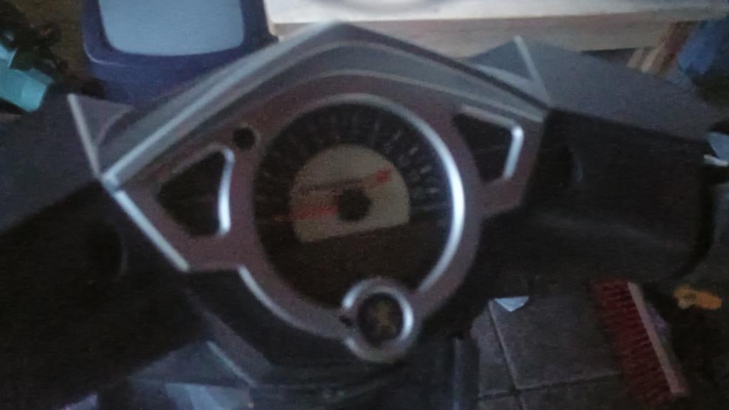 Peugeot speedfighter 3 4-takt geel kenteken, Fietsen en Brommers, Scooters | Peugeot, Ophalen of Verzenden, Gebruikt, Tweetakt