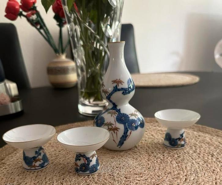 Vintage Japanse Sake Set - Fles en Kopjes, Antiek en Kunst, Antiek | Porselein, Ophalen of Verzenden