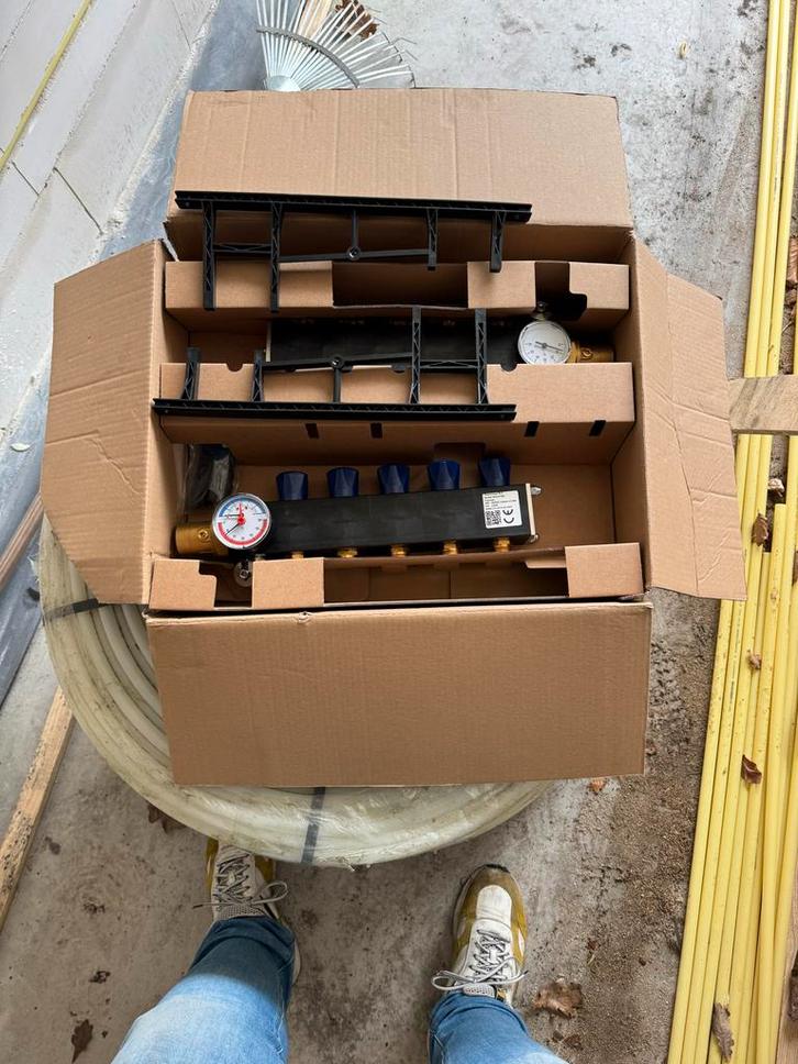 Vloerverwarmingsbuis 600m + Therminon 5 groeps verdeler, Doe-het-zelf en Verbouw, Verwarming en Radiatoren, Nieuw, Overige typen