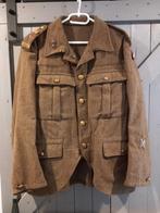 Schotse Jacket met metalen Badges, Verzamelen, Militaria | Tweede Wereldoorlog, Ophalen of Verzenden, Kleding of Schoenen