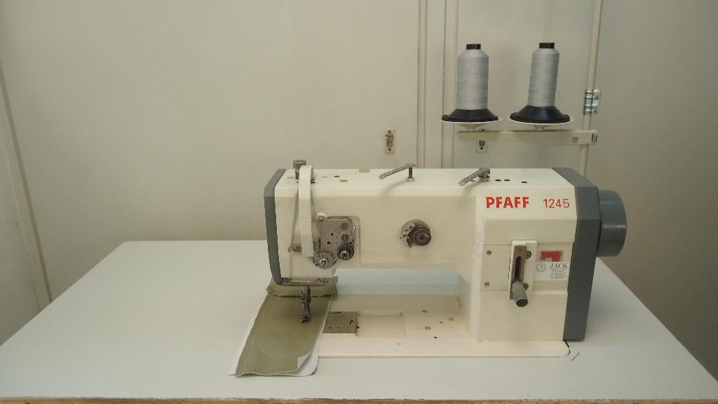 Industrie Naaimachine Pfaff 3 Voudig Transport(1245), Hobby en Vrije tijd, Naaimachines en Toebehoren, Ophalen of Verzenden, Naaimachine